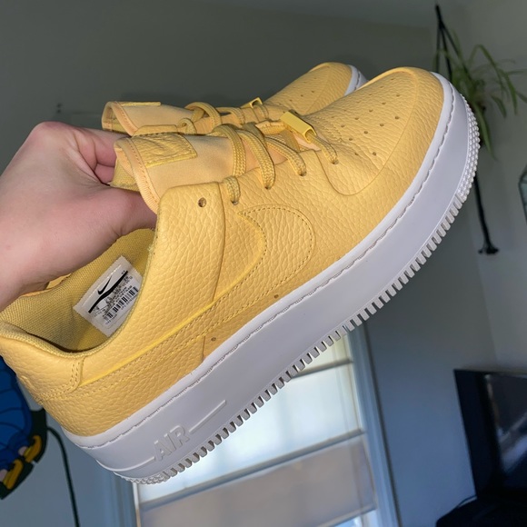 nike air force 1 sage low topaz gold - Picture 2 of 10